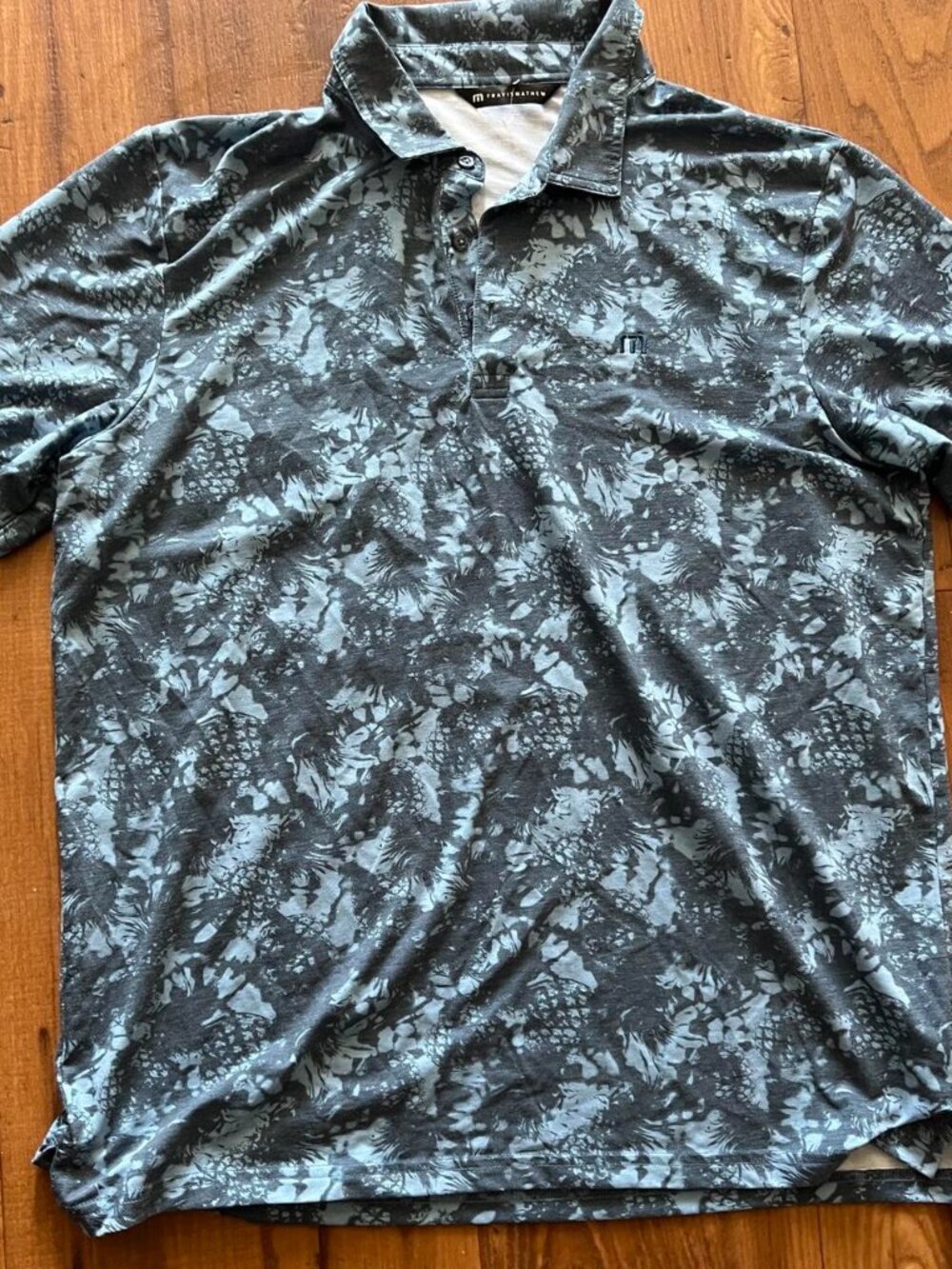 Travis Mathew Polo Shirt Men’s XL Blue Gray Floral Tropical All Over Print Golf